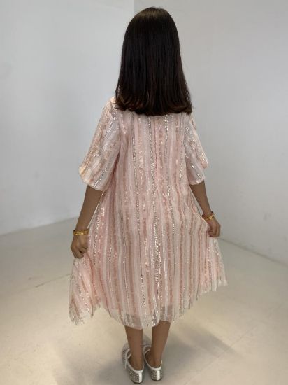 صورة فستان لحمي مع فينكه انيقه على الصدر وترتر على الفستان